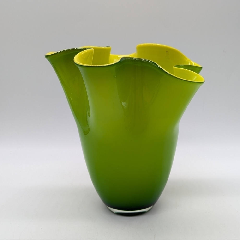 Green Yellow Handkerchief Ruffle Edge Glass Art Vase